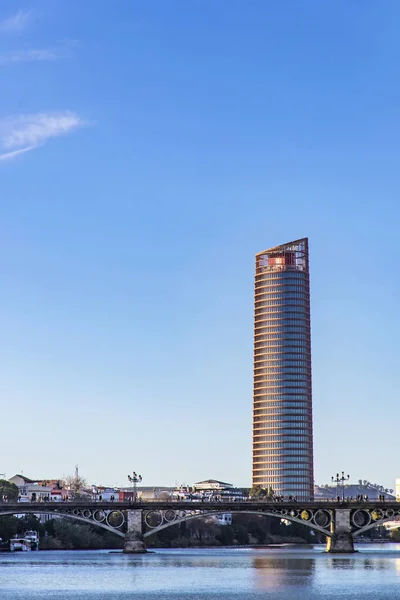 Sevilla Tower, wieżowiec urząd w mieście Sewilla, Hiszpania — Zdjęcie stockowe