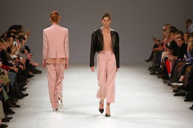 Ukrayna moda hafta Fw18-19: toplama Elena Burenina tarafından