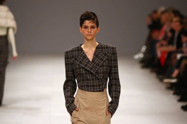 Ukrayna moda hafta Fw18-19: toplama Elena Burenina tarafından
