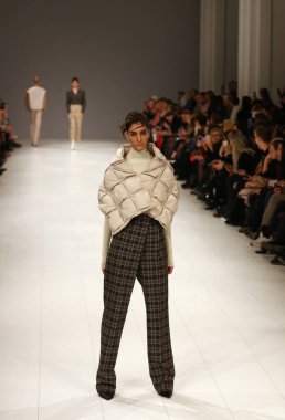 Ukrayna moda hafta Fw18-19: toplama Elena Burenina tarafından