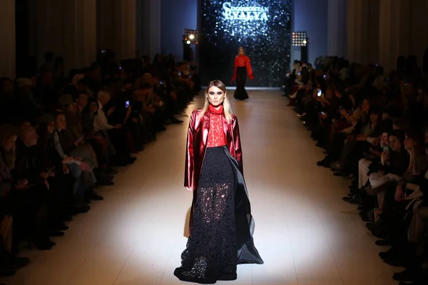 Semana de la Moda Ucraniana FW18-19: colección de Lyalya Sogomonyan — Foto de Stock