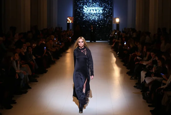 Semana de la Moda Ucraniana FW18-19: colección de Lyalya Sogomonyan — Foto de Stock