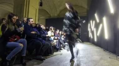 Ukrayna moda hafta Fw18-19: toplama Elenareva tarafından
