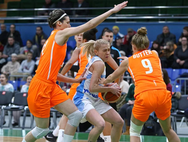 篮下妇女 Eurobasket 2019: 乌克兰 v 荷兰 — 图库照片