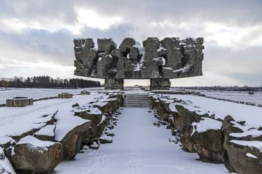Mücadele ve şehitlik Anıtı Majdanek toplama cam