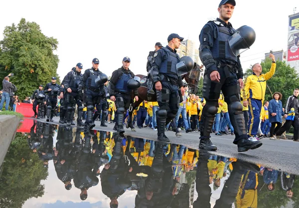 Wentylator marsz kibiców piłki nożnej reprezentacji Ukrainy w Khar — Zdjęcie stockowe