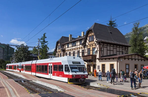 Slowakei; Bahnhof; hoch; Eisenbahn; Zug; Tatry; Tatra; Reise; — Stockfoto