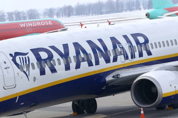 Ryanair-presskonferens på Kiev-Boryspil flygplats, Ukraina — Stockfoto