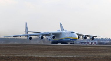 Antonov An-225 MRIYA uçak havaalanında Kyiv, Kiev, Ukrayna