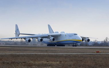 Antonov An-225 MRIYA uçak havaalanında Kyiv, Kiev, Ukrayna