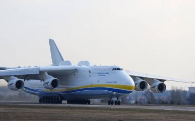 Antonov An-225 MRIYA uçak havaalanında Kyiv, Kiev, Ukrayna