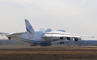 Antonov An-225 MRIYA uçak havaalanında Kyiv, Kiev, Ukrayna