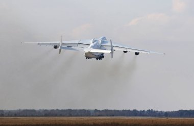 Antonov An-225 MRIYA uçak havaalanında Kyiv, Kiev, Ukrayna