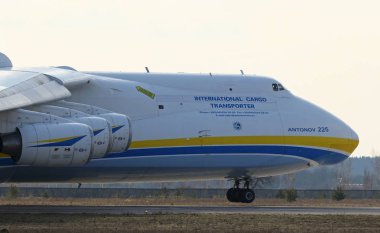 Antonov An-225 MRIYA uçak havaalanında Kyiv, Kiev, Ukrayna