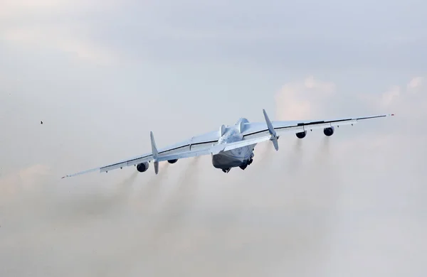 Letadlo Antonov An-225 Mriya letišti Gostomel, Kyjev, Ukrajina — Stock fotografie