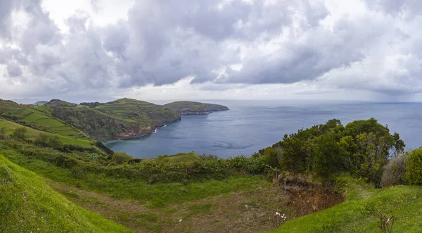 Pintoresca vista de la costa norte de la isla de Sao Miguel, Azores, Po — Foto de Stock