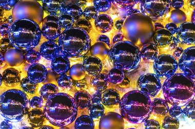 Yakın plan Noel 'de Noel ağacında takılar