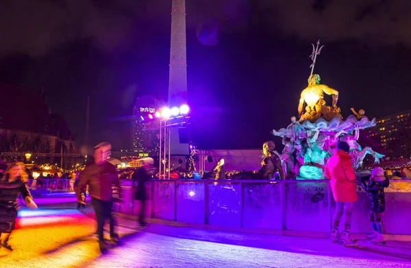 Weihnachtsmarkt (berliner weihnachtszeit) in berlin, deutschland — Stockfoto