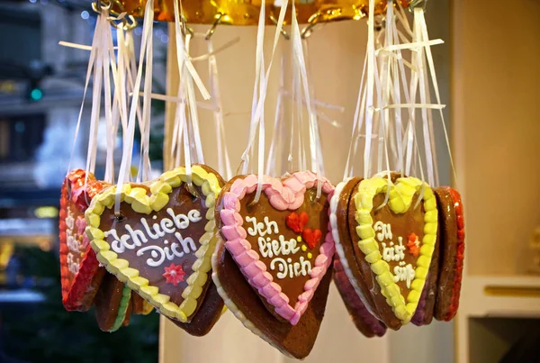 Handmade gingerbread heart cookies - traditional Christmas gift — Stock Photo, Image