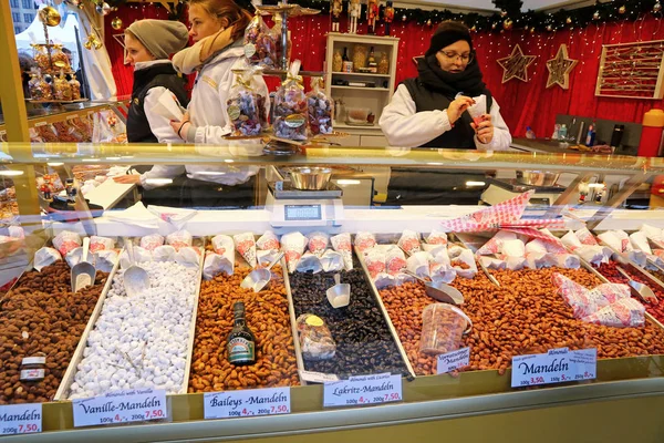 Mercado de Natal (Weihnachtsmarkt) em Hamburgo, Alemanha — Fotografia de Stock