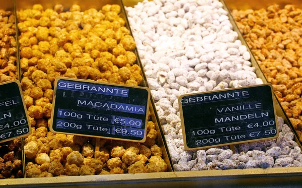 Frutos secos confitados alemanes tradicionales (Gebrannte Mandeln ) — Foto de Stock