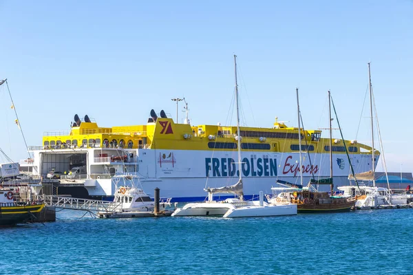 Fred Olsen ferry en Puerto de Morro Jable, Fuerteventura, Canarias I — Foto de Stock