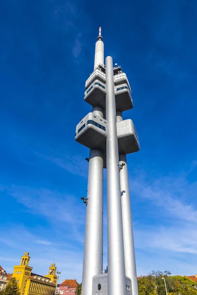 Torre de televisão Zizkov em Praga, República Checa — Fotografia de Stock