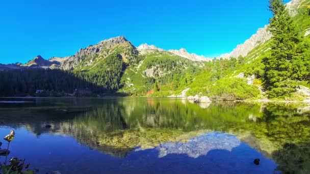 Λίμνη Popradske pleso σε όρη Τάτρα, Σλοβακία — Αρχείο Βίντεο