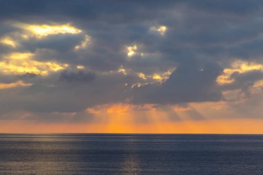 Milazzo'da Tiren Denizi üzerinde gün batımı, Sicilya, İtalya