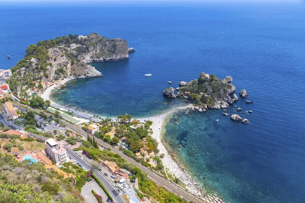 Eiland van Isola Bella en het strand in Taormina, Sicilië, Italië — Stockfoto