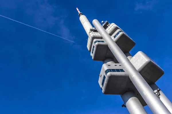 Zizkov TV-torn i Prag, Tjeckien — Stockfoto