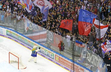 Deutsche Eishokey Liga: Berlin 'de Eisbaren Berlin' e karşı Kolner Haie