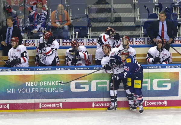 Deutsche Eishockey Liga: Eisbaren Berlin przeciwko Kolner Haie w Berlinie — Zdjęcie stockowe