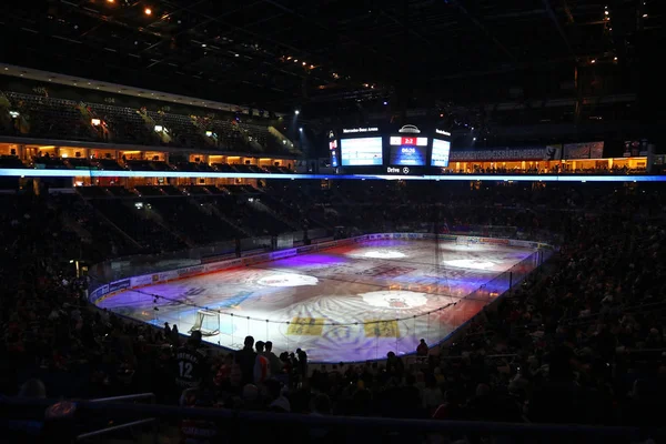 Deutsche Eishockey Liga: Eisbaren Berlin przeciwko Kolner Haie w Berlinie — Zdjęcie stockowe