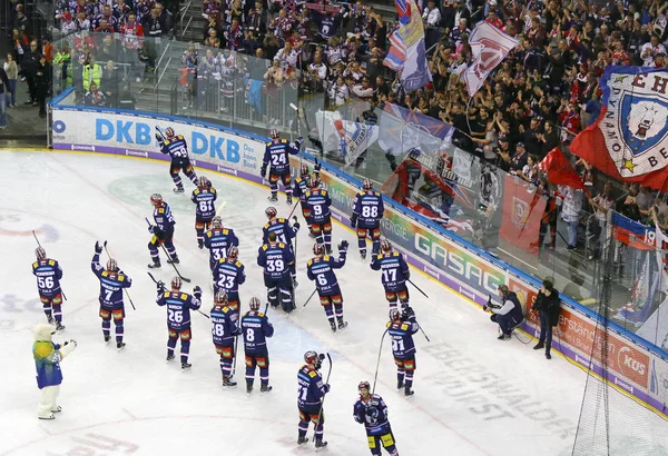 Liga Deutsche Eishockey: Eisbaren Berlin v Kolner Haie en Berlín —  Fotos de Stock