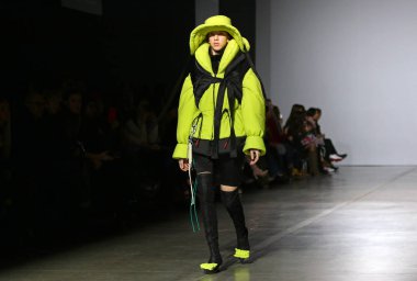 Ukrayna Moda Haftası Fw19-20: koleksiyon Yana Chervinska