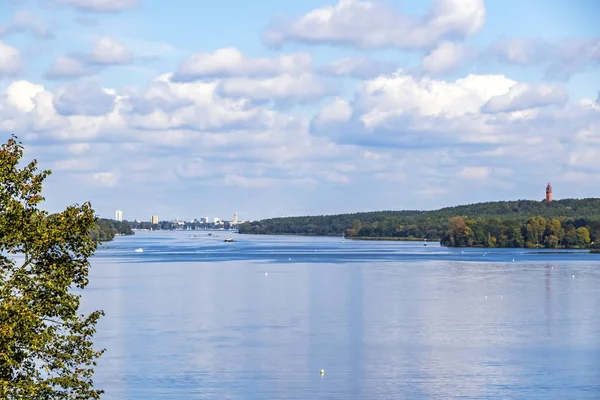 Vista de otoño del lago Wannsee en Berlín, Alemania —  Fotos de Stock