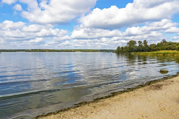 Vista de outono do lago Wannsee em Berlim, Alemanha — Fotografia de Stock