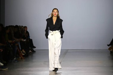 Ukrayna Moda Haftası Fw19-20: koleksiyon Aliona Bettyar (A.
