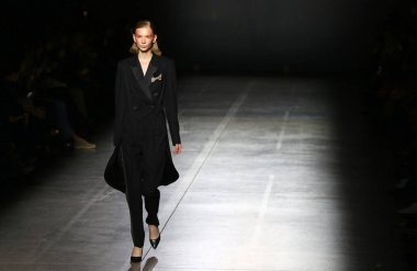 Ukrayna Moda Haftası Fw20-21: koleksiyon: Arutiunova