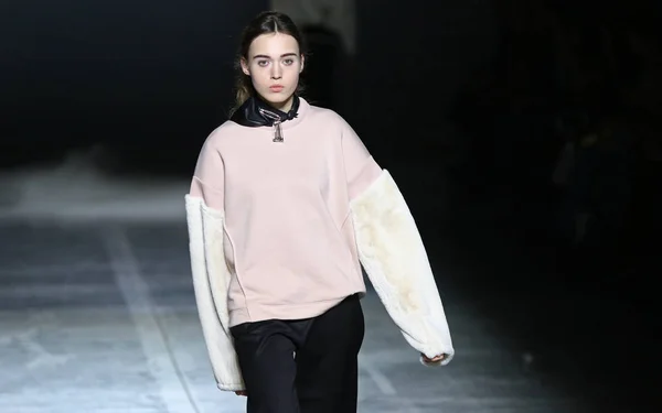 Украинская неделя моды FW20-21: коллекция Елены БУРЕНИНЫ — стоковое фото