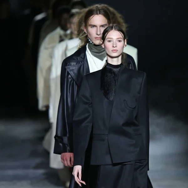 ウクライナのファッションウィークFw20-21:エレナ・ブレニーナによるコレクション — ストック写真