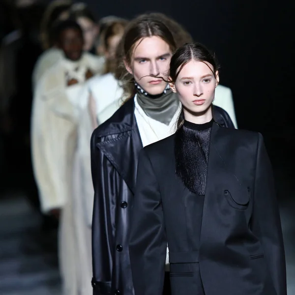 ウクライナのファッションウィークFw20-21:エレナ・ブレニーナによるコレクション — ストック写真