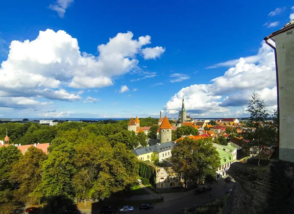 Luchtfoto van Tallinn Old Town (Vanalinn), Estland — Stockfoto