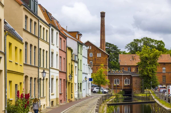 Na ulicach starego miasta w Wismarze, Niemcy — Zdjęcie stockowe