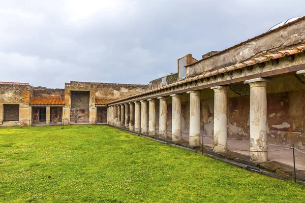 Ruínas da antiga cidade romana de Pompeia, Itália — Fotografia de Stock
