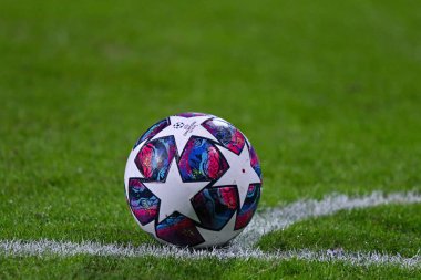 Kyiv, Ukrayna - 12 Şubat 2020: Uefa Şampiyonlar Ligi resmi maç topu 2020 İstanbul Finali Uefa Gençler Ligi maçı sırasında Lobanovskiy stadyumunda oynanan Fc Dynamo Kyiv Dinamo Zagreb