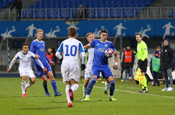 Kiev Ucrânia Fevereiro 2020 Jogadores Dynamo Kyiv U19 Branco Dinamo — Fotografia de Stock