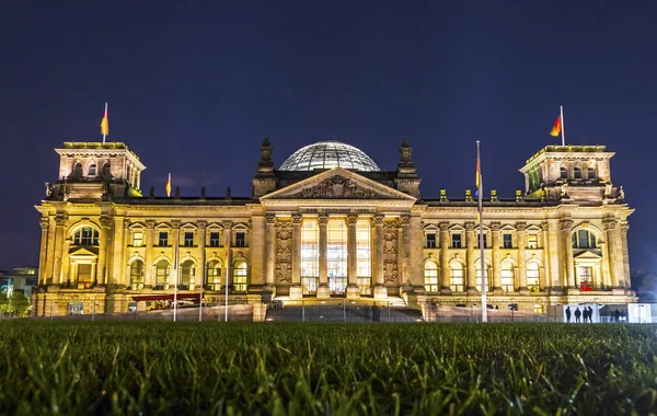 Εξωτερική Άποψη Γερμανικό Κοινοβούλιο Κτίριο Νύχτα Γνωστό Και Deutscher Bundestag — Φωτογραφία Αρχείου