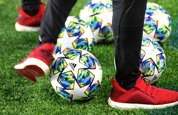 Praga Czechia Octubre 2019 Ballboys Golpearon Las Pelotas Oficiales Uefa —  Fotos de Stock